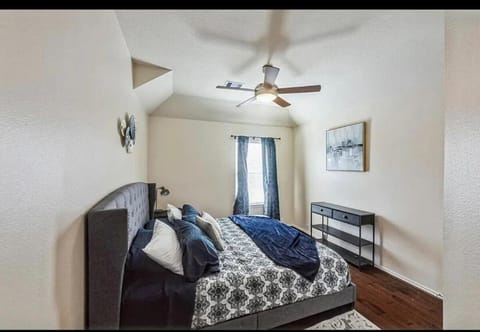 Spacious Lavish Midterm Oasis Home House in Houston