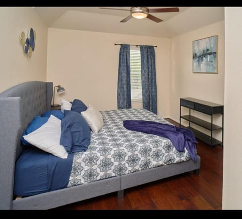 Spacious Lavish Midterm Oasis Home House in Houston