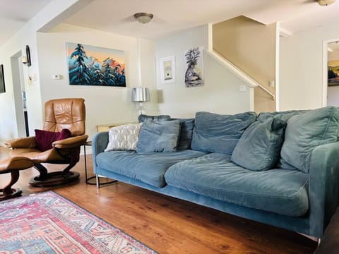 Pet friendly Family home in Shawnigan Lake House in Shawnigan Lake