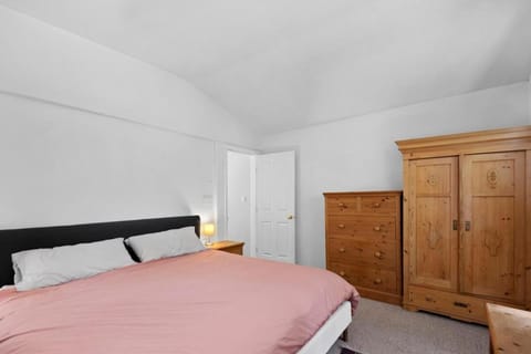 Pet friendly Family home in Shawnigan Lake House in Shawnigan Lake