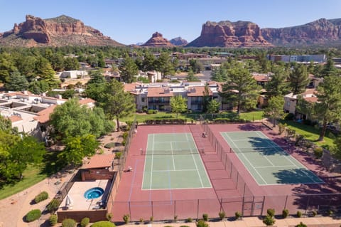 Property building, Natural landscape, Hot Tub, Tennis court, Mountain view