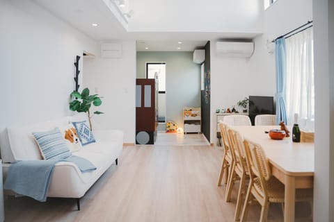 Property building, Restaurant/places to eat, Living room, Diving, Swimming pool, Breakfast