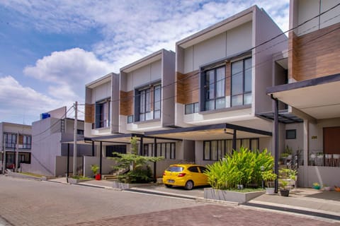 Property building, Neighbourhood