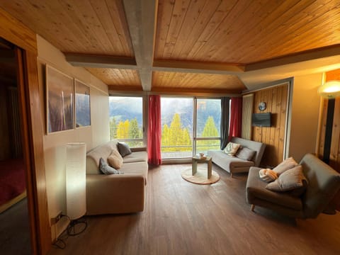 Communal lounge/ TV room, TV and multimedia, Living room