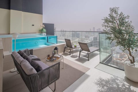 Swimming pool, sunbed