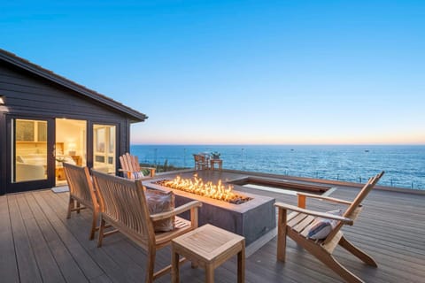 Distinguished Oceanfront Point Estate with Iconic Beach Mountain Vistas House in Montara