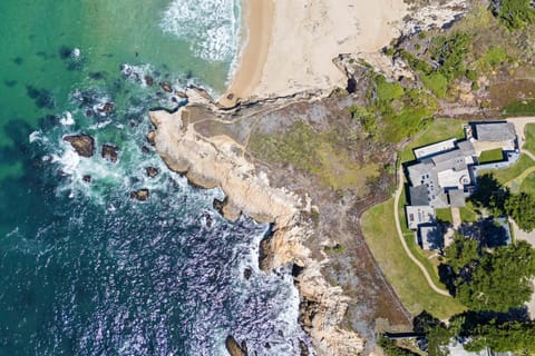 Distinguished Oceanfront Point Estate with Iconic Beach Mountain Vistas House in Montara