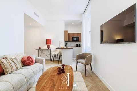 TV and multimedia, Kitchen or kitchenette, Living room, Dining area