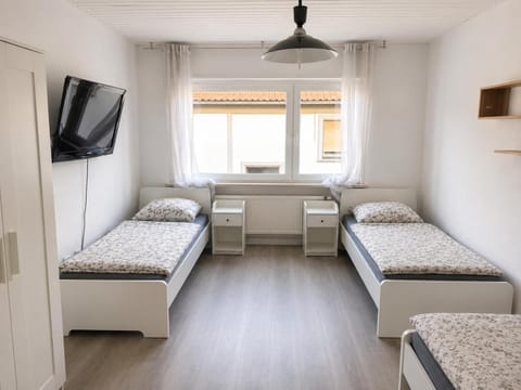 Bed, TV and multimedia, Bedroom, wardrobe