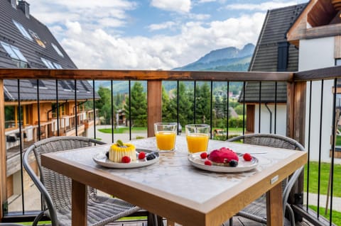 Balcony/Terrace, Mountain view