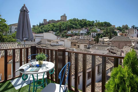 Spring, Day, Summer, View (from property/room), Balcony/Terrace, Dining area, City view