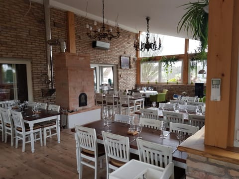 Restaurant/places to eat, Restaurant/places to eat