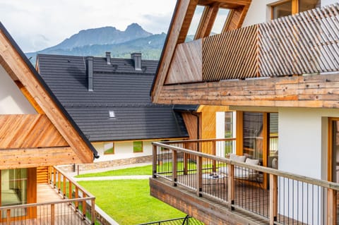 Balcony/Terrace, Mountain view