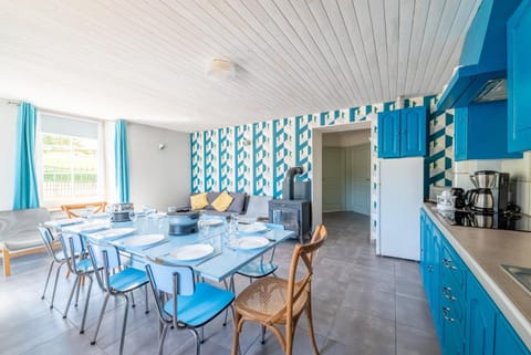 Kitchen or kitchenette, Living room, Dining area, stove