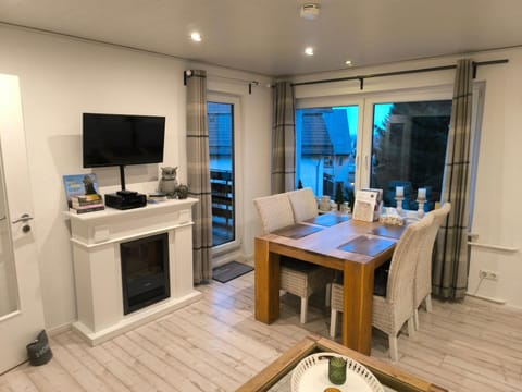 TV and multimedia, Living room, Dining area