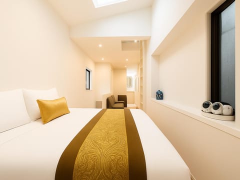Bed, Living room, air conditioner