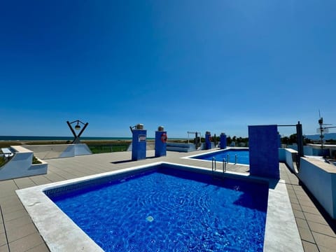 Day, Natural landscape, Pool view, Swimming pool, sunbed