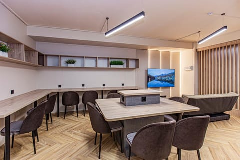 Living room, Seating area, Meeting/conference room