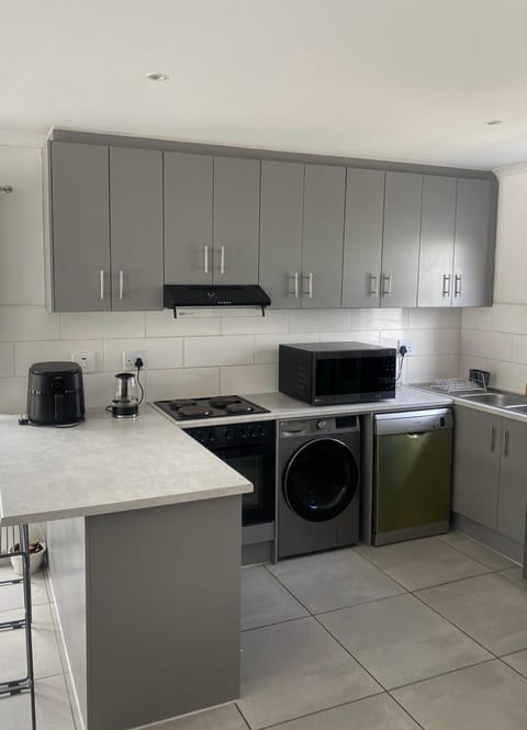 Sunbird Poolhouse House in Cape Town