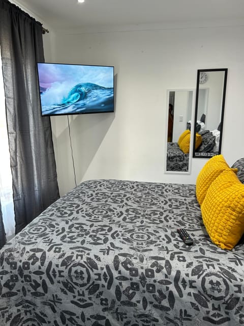 Sunbird Poolhouse House in Cape Town