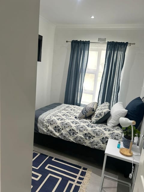 Sunbird Poolhouse House in Cape Town