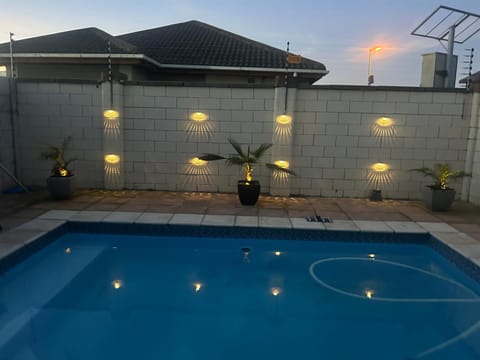 Sunbird Poolhouse House in Cape Town