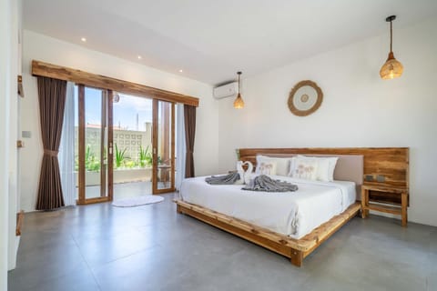 Bed, Photo of the whole room, Bedroom, towels, air conditioner