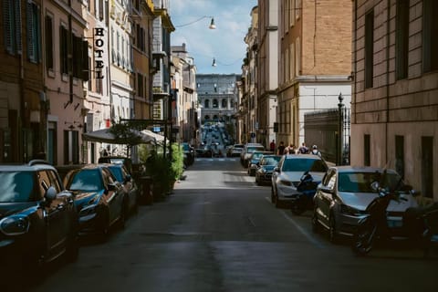 Day, Neighbourhood, City view, Street view, Location, Parking
