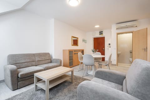 Living room, Seating area, air conditioner