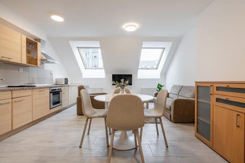 TV and multimedia, Kitchen or kitchenette, Living room, Dining area, microwave, oven, stove