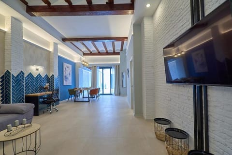 Communal lounge/ TV room, TV and multimedia, Living room, Seating area