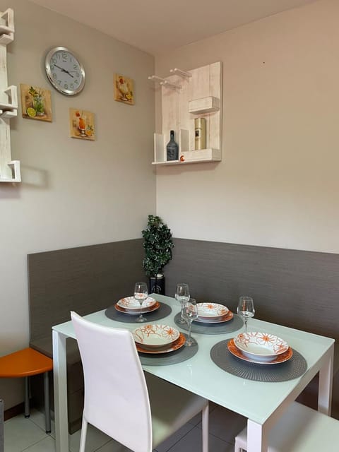 Food and drinks, Dining area, Food