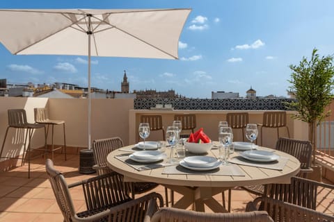 View (from property/room), Balcony/Terrace, City view, Landmark view