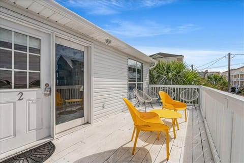 SUNSHINE 4 Bedroom apartment with pool Apartment in North Myrtle Beach