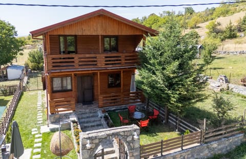 Property building, Patio, Spring, Day, Natural landscape, Garden, Garden view