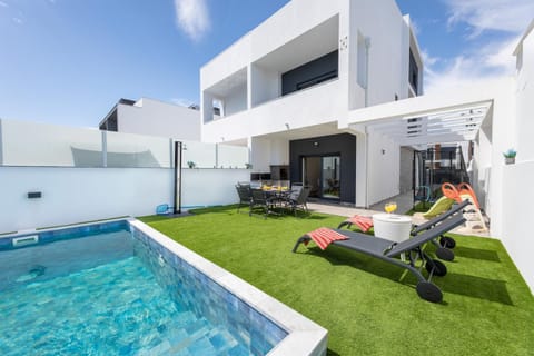 Patio, People, Natural landscape, Garden, Evening entertainment, Garden view, Pool view, Swimming pool, group of guests, sunbed