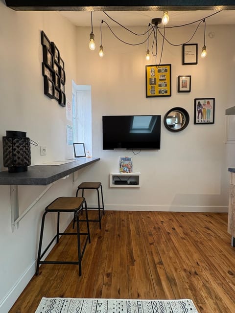 Communal lounge/ TV room, TV and multimedia, Seating area, Dining area