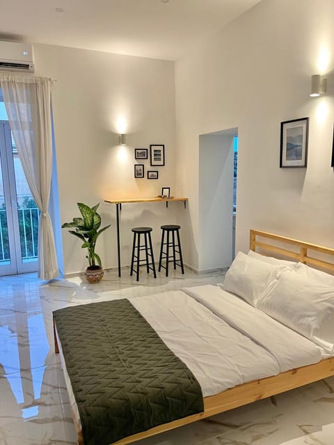 Photo of the whole room, Bedroom