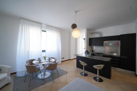 Kitchen or kitchenette, Seating area, Dining area