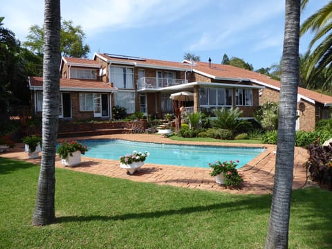 Property building, Day, Garden, Garden view, Pool view, Swimming pool, sunbed