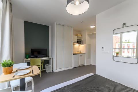 TV and multimedia, Kitchen or kitchenette, Dining area