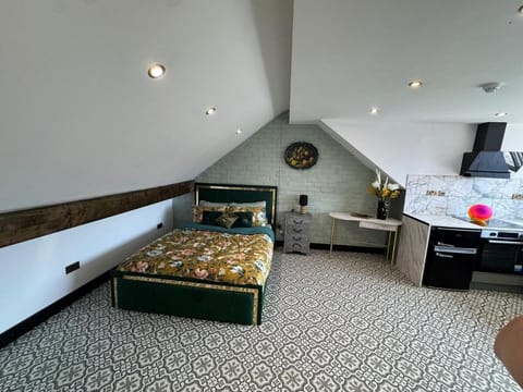 Bed, Photo of the whole room, Bedroom