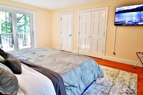 On Hartwell, Private Boat Dock, Near Boat Launch House in Reed Creek