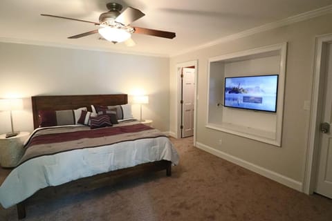 On Hartwell, Private Boat Dock, Near Boat Launch House in Reed Creek