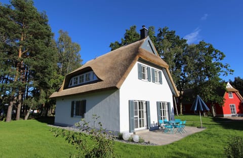 Property building, Garden, Garden, Balcony/Terrace, Garden view