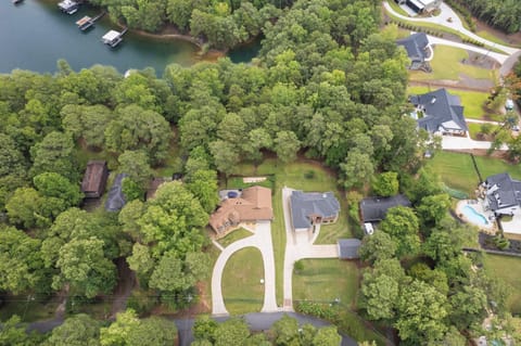 Lake Lanier Retreat Dock, Views & Golf Cart House in Lake Lanier