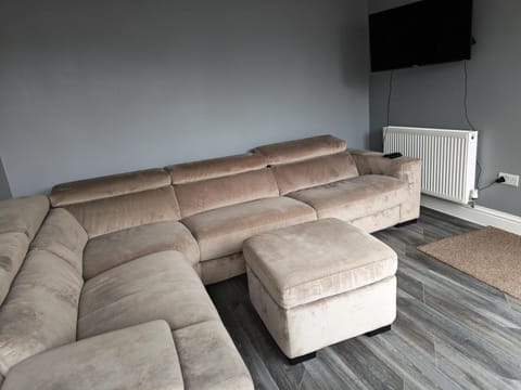 Contractor friendly huge house House in Hartlepool