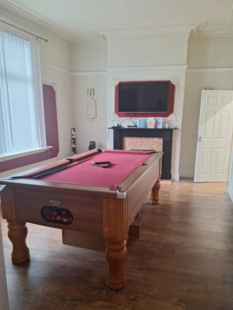 Contractor friendly huge house House in Hartlepool