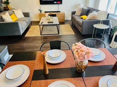 Communal lounge/ TV room, TV and multimedia, Living room, Seating area, Evening entertainment