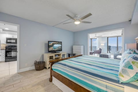 New Listing! Dog-friendly direct oceanfront with private balcony and heated rooftop pool House in Edgewater